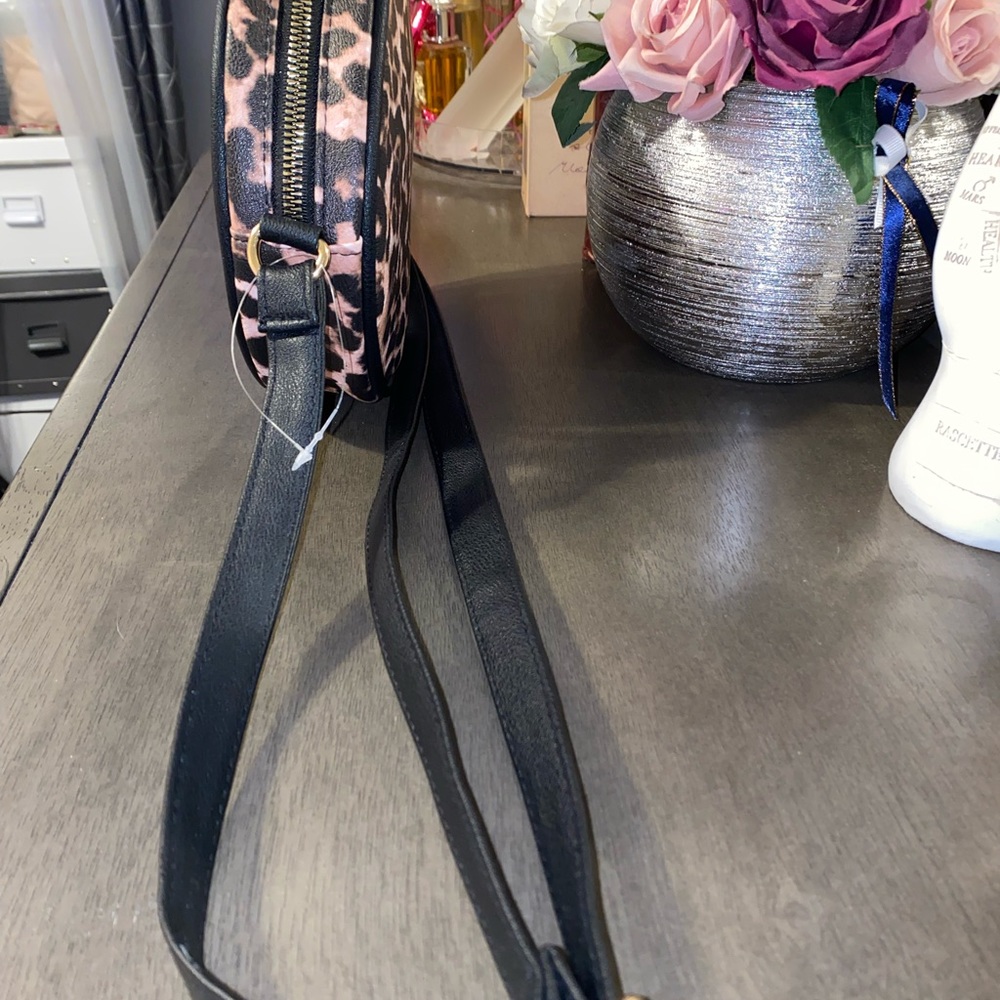 Brand New Leopard Print Crossbody Round Bag. (w/out tag, will provide dust bag) - Picture 7 of 9